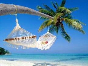 Affordable Two Bedroom Tropical Condo - Private Beach, Pools, Hot Tub